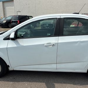 2015 Chevrolet SONIC LS — фото 4