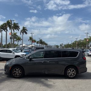 CHRYSLER PACIFICA TOURING PLUS - 3