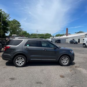 FORD EXPLORER XLT - 10