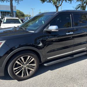 FORD EXPLORER PLATINUM - 2