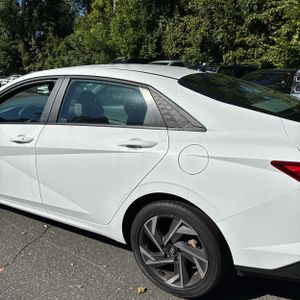 صورة 6 لـ 2025 Hyundai ELANTRA SEL SPORT
