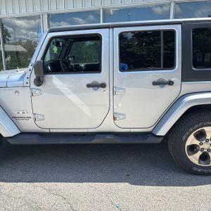 2017 JEEP WRANGLER UNLIMITED SAHARA — фото 4