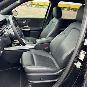 2025 Mercedes-BENZ GLB — миниатюра 32