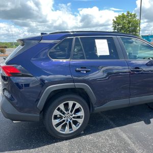 2021 Toyota RAV4 XLE PREMIUM photo 9