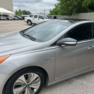 HYUNDAI SONATA HYBRID LIMITED - 2