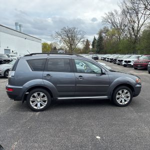 MITSUBISHI OUTLANDER SE - 10