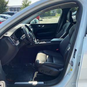 صورة مصغرة 32 لـ 2023 Volvo XC60 B5 PLUS BRIGHT THEME