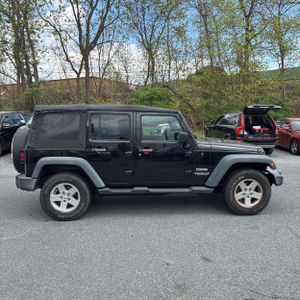 صورة 10 لـ 2016 JEEP WRANGLER UNLIMITED SPORT