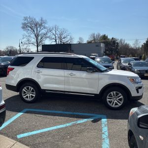 FORD EXPLORER XLT - 10