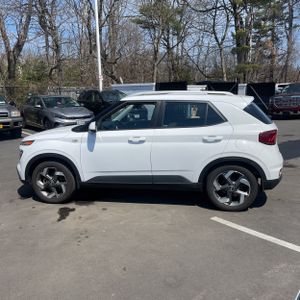 HYUNDAI VENUE SEL - 3