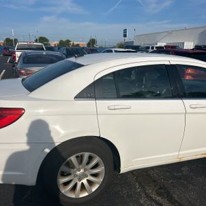 2011 Chrysler 200 TOURING photo 9