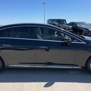 MERCEDES-BENZ EQE - 9