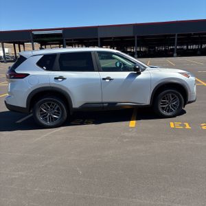 NISSAN ROGUE S INTELLIGENT AWD - 10