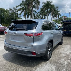 صورة 8 لـ 2016 Toyota HIGHLANDER XLE