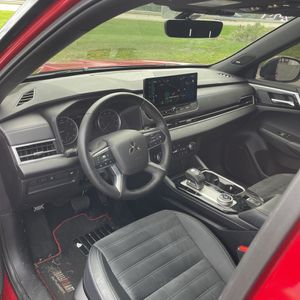 صورة 37 لـ 2026 Mitsubishi OUTLANDER RALLIART