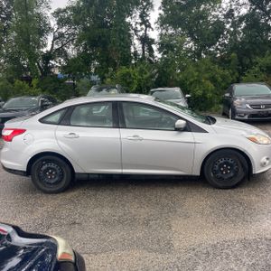 FORD FOCUS SE - 10