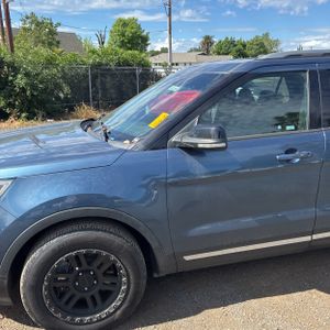 FORD EXPLORER XLT - 2