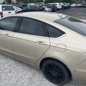 FORD FUSION SE - 6
