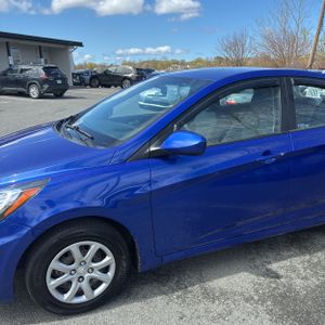 HYUNDAI ACCENT GLS - 2