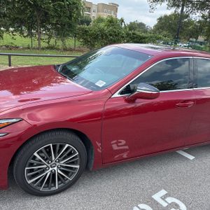2025 Lexus ES 350 BASE photo 2
