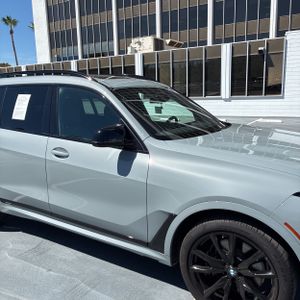 صورة 9 لـ 2025 BMW X7 M60I