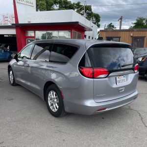 CHRYSLER VOYAGER LX - 5