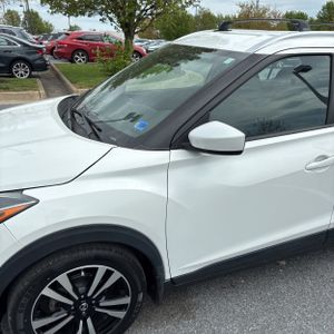 NISSAN KICKS SV - 2