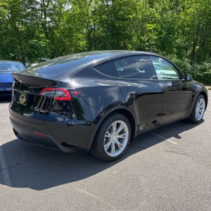 TESLA MODEL Y LONG RANGE - 8