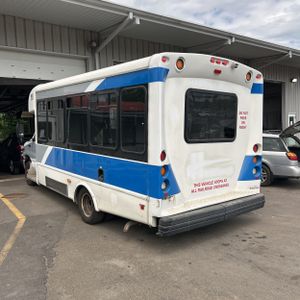 FORD E-350 CUTAWAY - 5