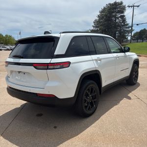 JEEP GRAND CHEROKEE ALTITUDE 4X4 - 8