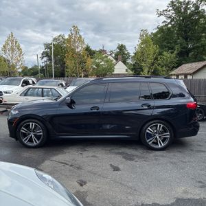 صورة 3 لـ 2021 BMW X7 M50I