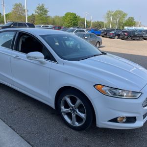 FORD FUSION SE - 10