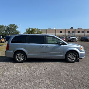 صورة 10 لـ 2016 Chrysler TOWN & COUNTRY TOURING-L