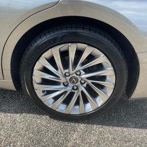 صورة 18 لـ 2019 Lexus ES 300H LUXURY