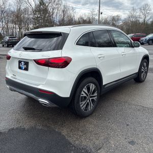 MERCEDES-BENZ GLA - 8