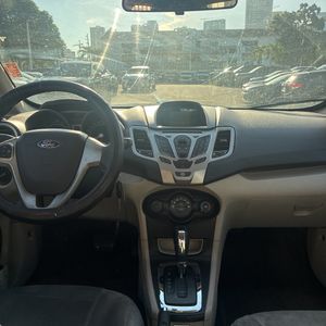 صورة مصغرة 36 لـ 2011 FORD FIESTA SE