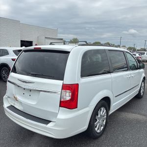 CHRYSLER TOWN AND COUNTRY TOURING - 7