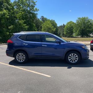 NISSAN ROGUE SV - 10