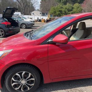 HYUNDAI ACCENT GLS - 2