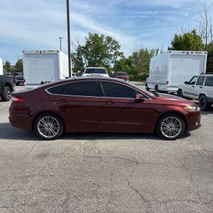 FORD FUSION SE - 10