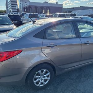HYUNDAI ACCENT GLS - 9