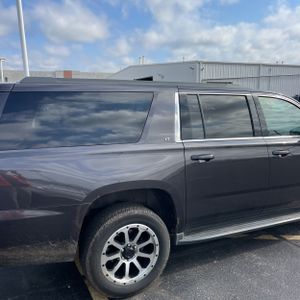 CHEVROLET SUBURBAN LT - 9