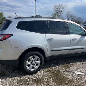 CHEVROLET TRAVERSE LS - 9