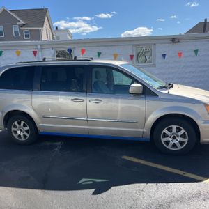 CHRYSLER TOWN & COUNTRY TOURING - 9
