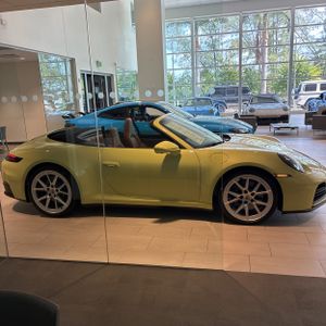 صورة 10 لـ 2025 Porsche 911 CARRERA