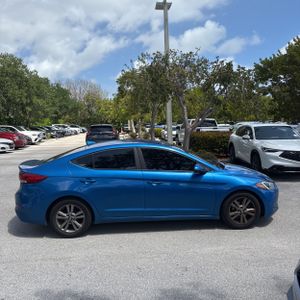 HYUNDAI ELANTRA SE - 10