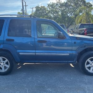 JEEP LIBERTY LIMITED - 9
