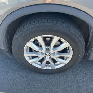 2018 Nissan ROGUE S thumbnail 16