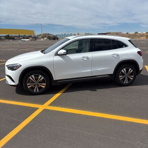 MERCEDES-BENZ GLA - 3