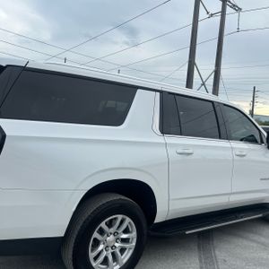 2024 Chevrolet SUBURBAN LT photo 9